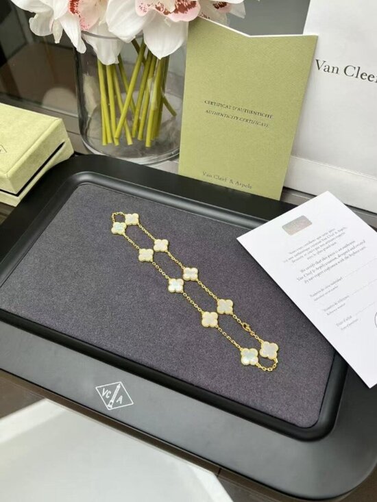 Van Cleef & Arpels Gold Vintage Alhambra necklace, 10 motifs - Picture 6 of 8